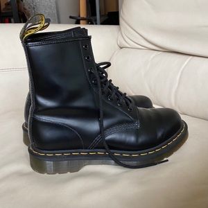 NEW Dr. Martens Women’s 8